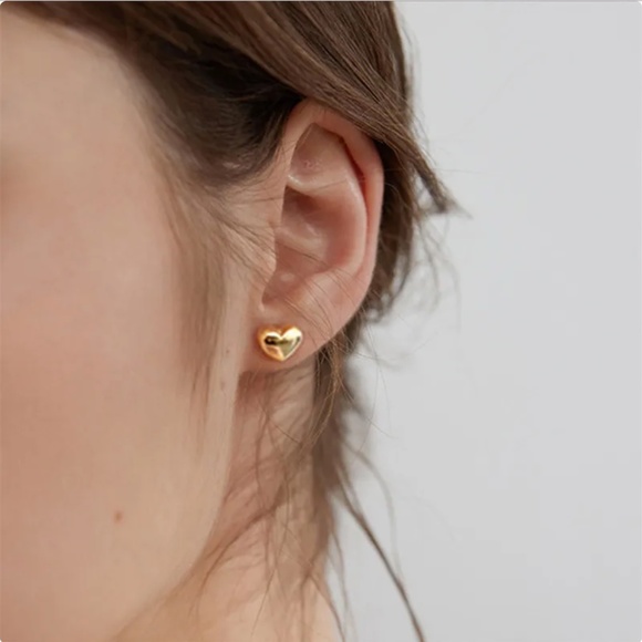 Small Dainty Heart Stud Earrings - Picture 3 of 3